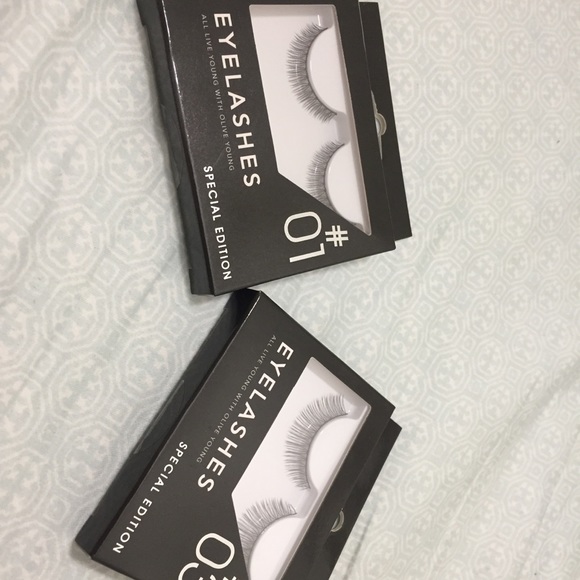 SALE Olive Young Eye Lashes - Picture 1 of 4